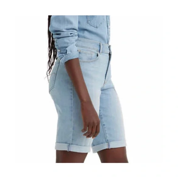 NWT. Levi's Ladies' Bermuda
Short. Size 28. - Picture 2 of 4